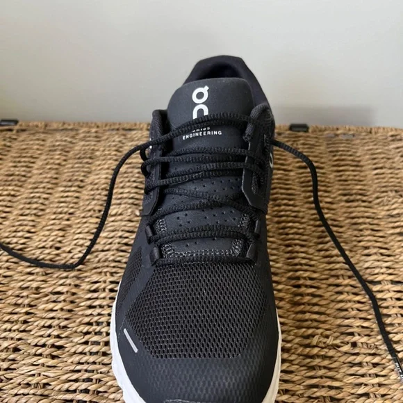 NWT black and white womens on cloud sneakers - Picture 2 of 5